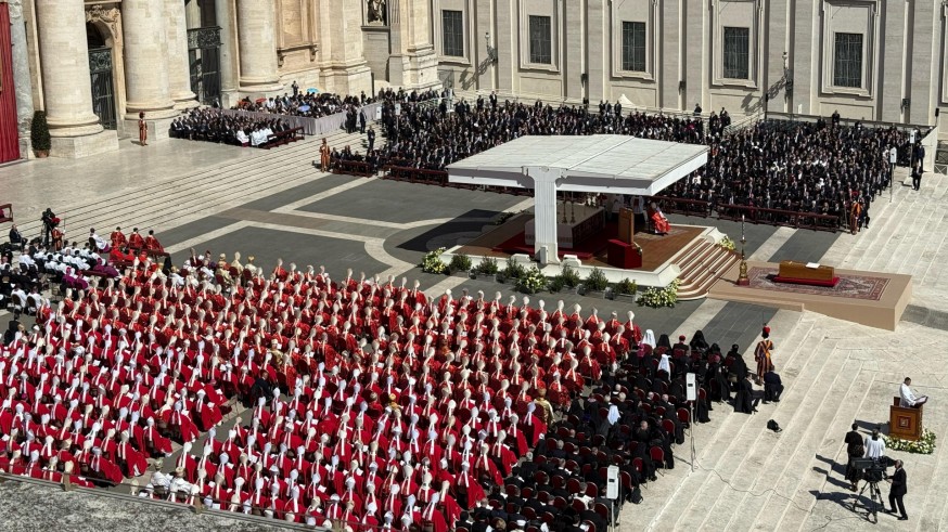 Una delegación de la UCAM y otra de Caravaca Jubilar asisten a las exequias del Papa