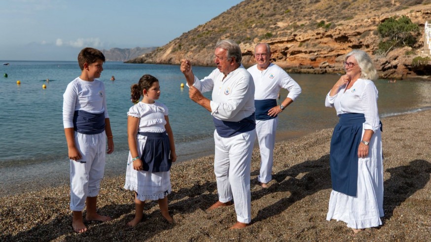 El Portús ilumina su historia con la recreación nocturna de la Jábega