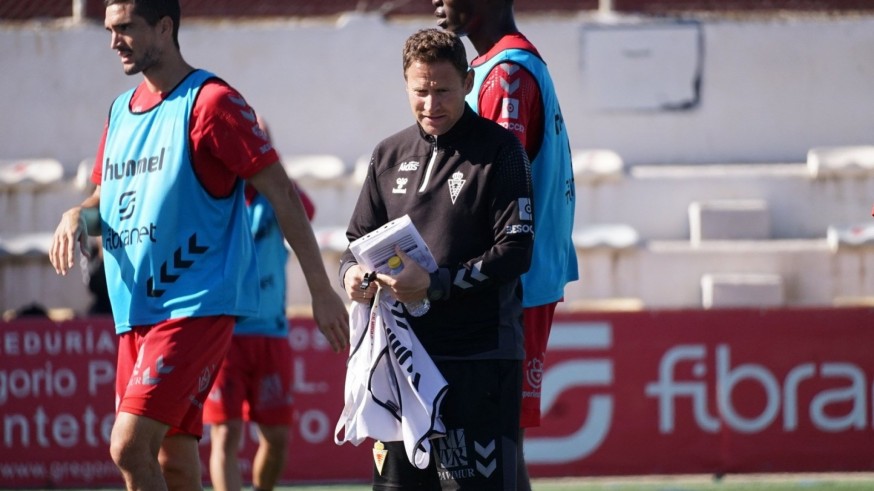 Mario Simón: "Queremos jugadores con hambre y que vean el Murcia como prioridad"