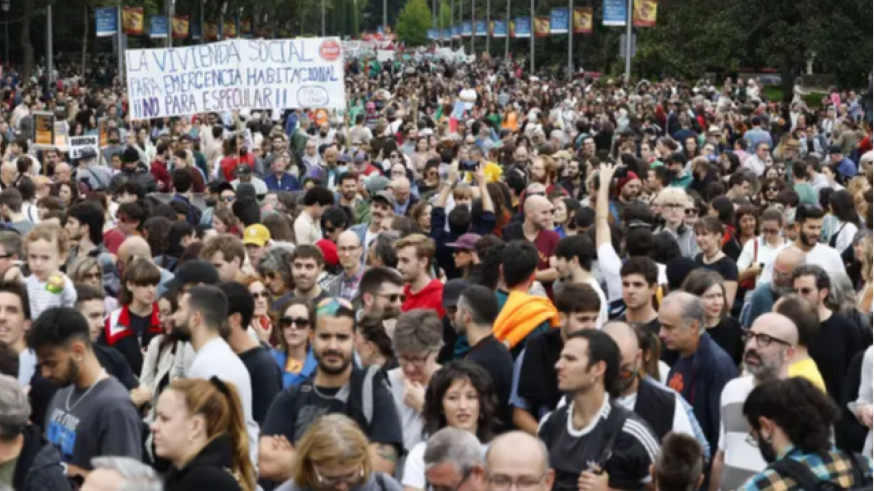 Manifestación en Murcia para protestar contra el "negocio de la vivienda"