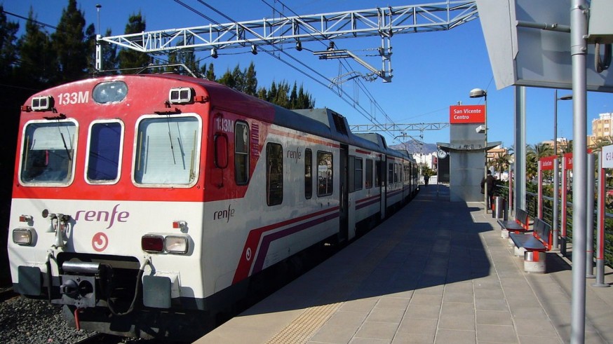 Consumur denuncia los retrasos de hasta una hora y cancelaciones continuas de los trenes de la línea Murcia-Alicante