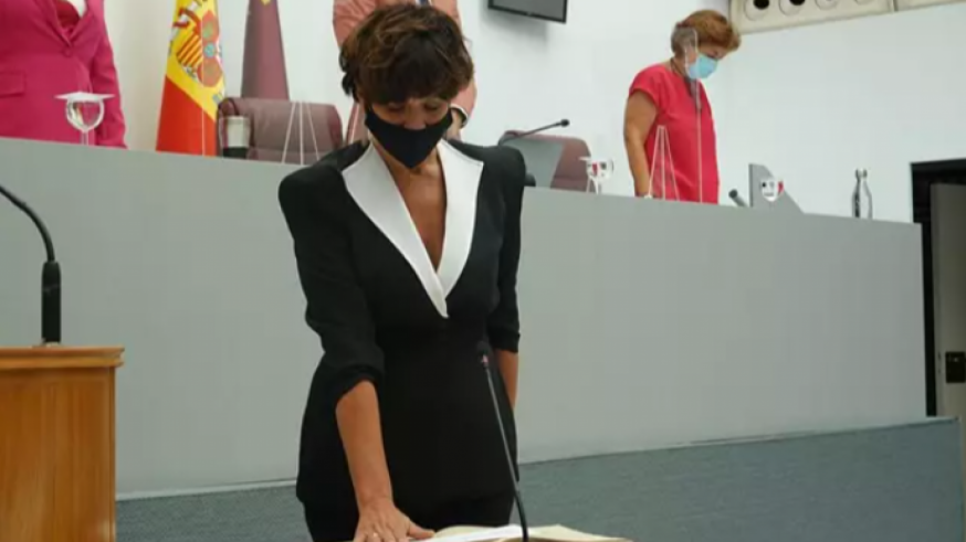 La socialista María Hernández, durante la toma de posesión / ASAMBLEA REGIONAL
