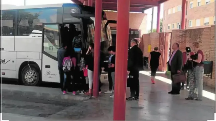 Una línea de autobús entre la comarca del Río Mula y la del Noroeste