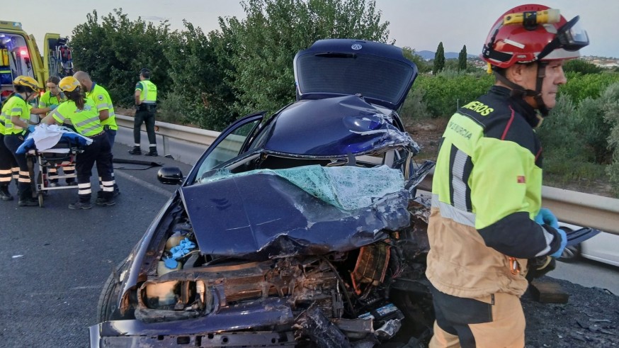 Una joven de 19 años herida grave tras chocar su turismo contra un camión en Las Torres de Cotillas