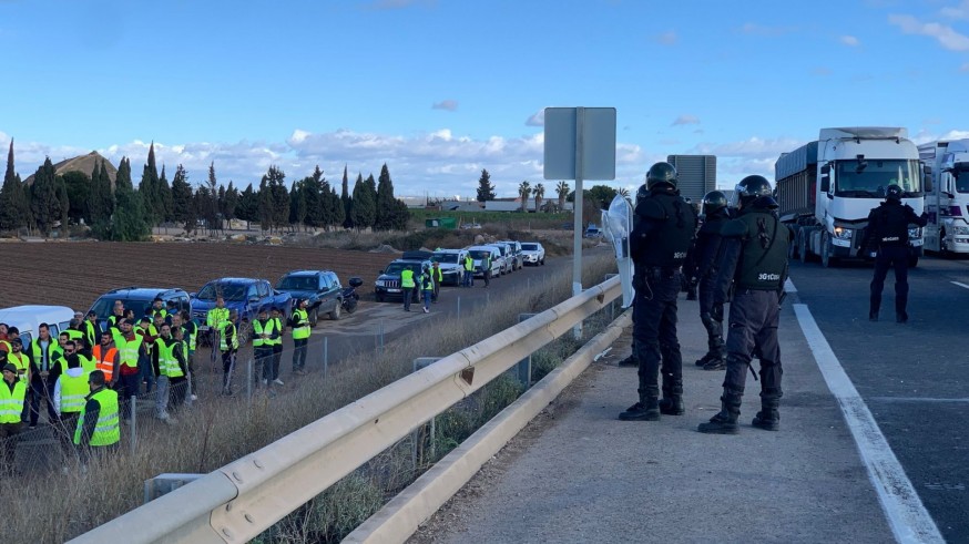 Vuelven las protestas de los agricultores: cortan la AP-7 en Los Alcázares