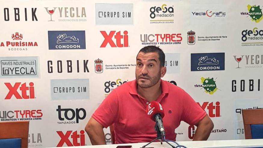 Adrián Hernández, en rueda de prensa