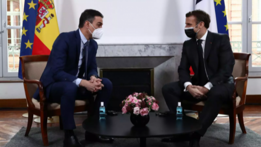 Sánchez busca en Macron a un aliado para pedir a la Comisión Europea la desvinculación del precio de la electricidad del gas