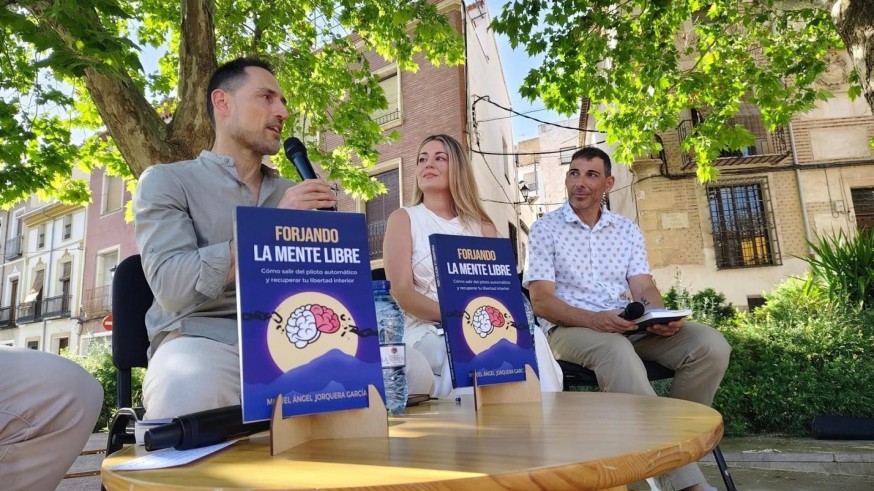 "Forjando la mente libre": Miguel Ángel Jorquera presenta una guía práctica para romper patrones y dejar de sobrepensar