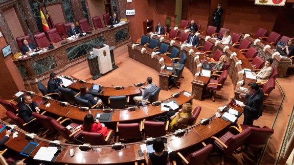 Los portavoces parlamentarios elogian la actitud de los murcianos frente a la pandemia ante el Día de la Región