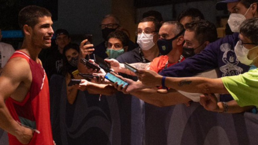Carlos Alcaraz apunta a Roland Garros