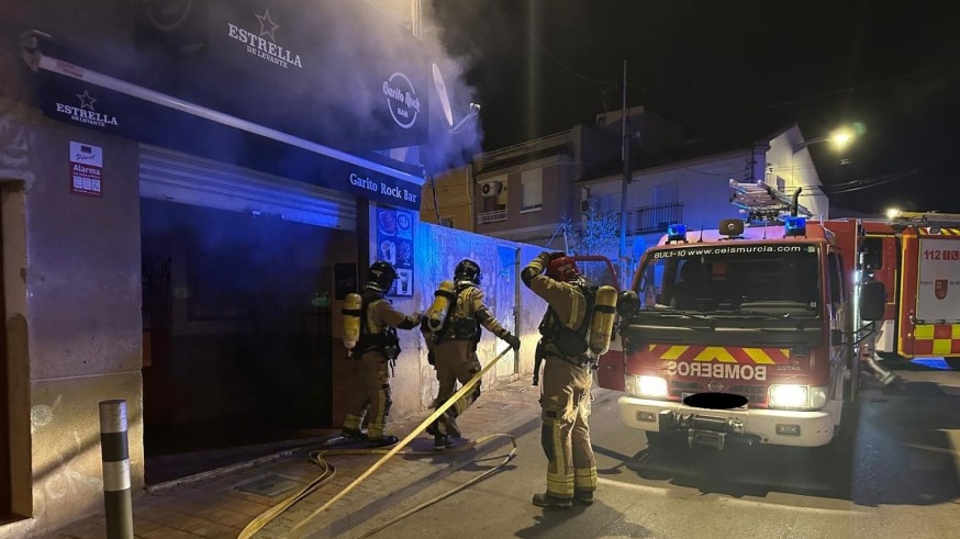 Logran extinguir un incendio en un bar de Molina de Segura