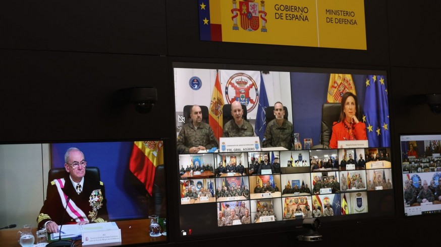 Robles agradece a las tropas españolas en videoconferencia su "compromiso por la paz"