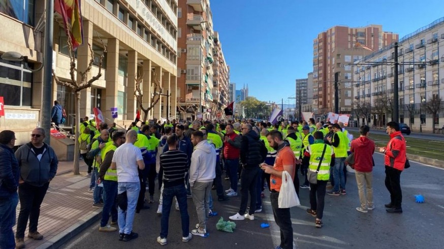 Los conductores de ambulancias concesionarios del Servicio Murciano de Salud piden mejorar sus condiciones