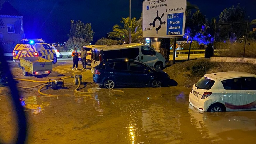 Una fuerte tromba de agua deja en Lorca un total de 32 litros y provoca varios incidentes