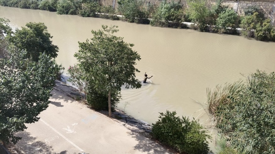Un hombre se lanza al río Segura para evitar a la Policía: "Déjame trabajar en el campo"