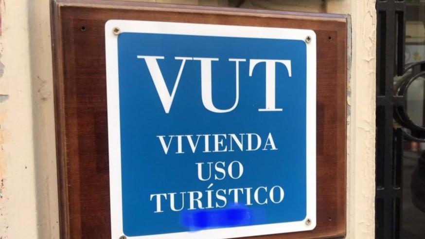 La Asamblea Regional insta al ejecutivo a que refuerce las inspecciones de los pisos turísticos