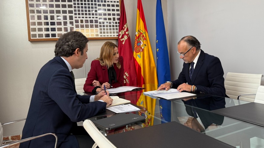 El Gobierno regional presume de “sensibilidad” hacia los autónomos frente al "hostigamiento" estatal