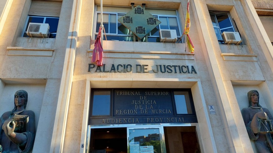 El Mar Menor se sienta en la Audiencia por primera vez como víctima de contaminación 