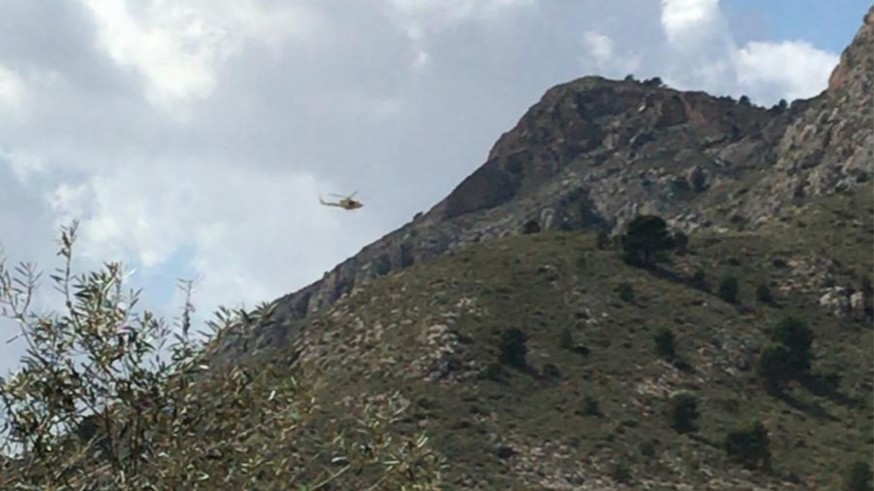 Un helicóptero acude al rescate de la montañera en Yecla. DIRECCIÓN GENERAL EMERGENCIAS