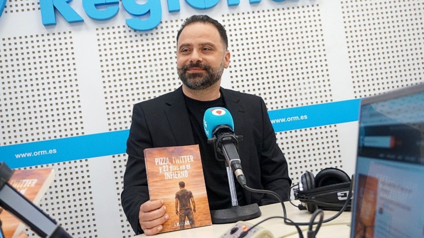 José María Palazón nos presenta su segunda novela, 'Pizza, Twitter y 23 días en el Infierno', autopublicada
