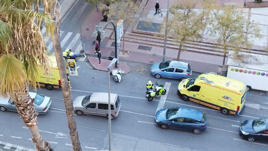 Al menos tres heridos en un accidente entre un vehículo y dos motoristas en Murcia