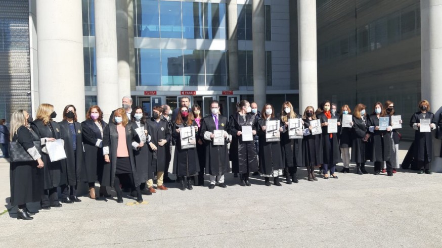 Cientos de juicios y actuaciones suspendidas por la huelga de los letrados de justicia