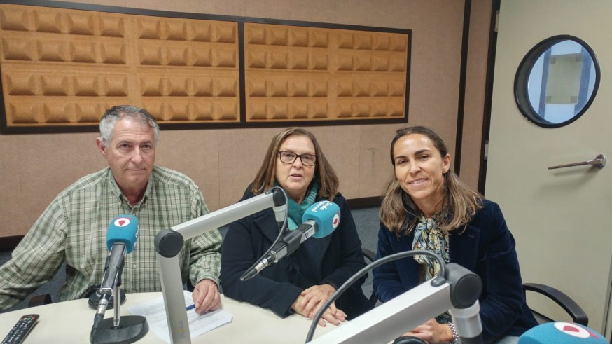 Miguel Massotti con Teresa Allepuz y Lola Hidalgo en Onda Regional