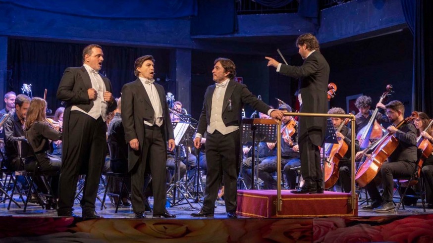 El director blanqueño Víctor Cano lidera en el Teatro Apolo un espectáculo internacional junto a la Orquesta de la Ópera Nacional de Moldavia