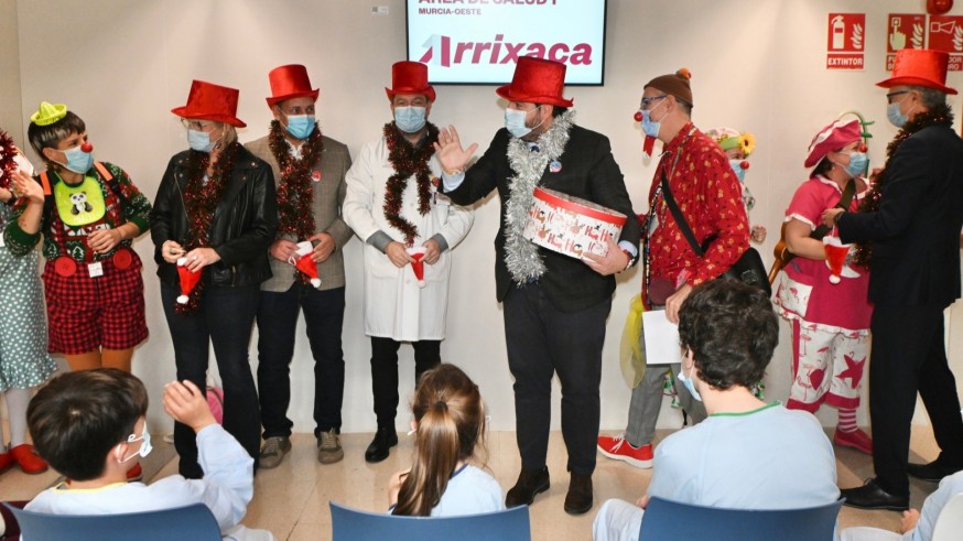 Los Pupaclown han alegrado a 100.000 pacientes menores de la Arrixaca en 27 años
