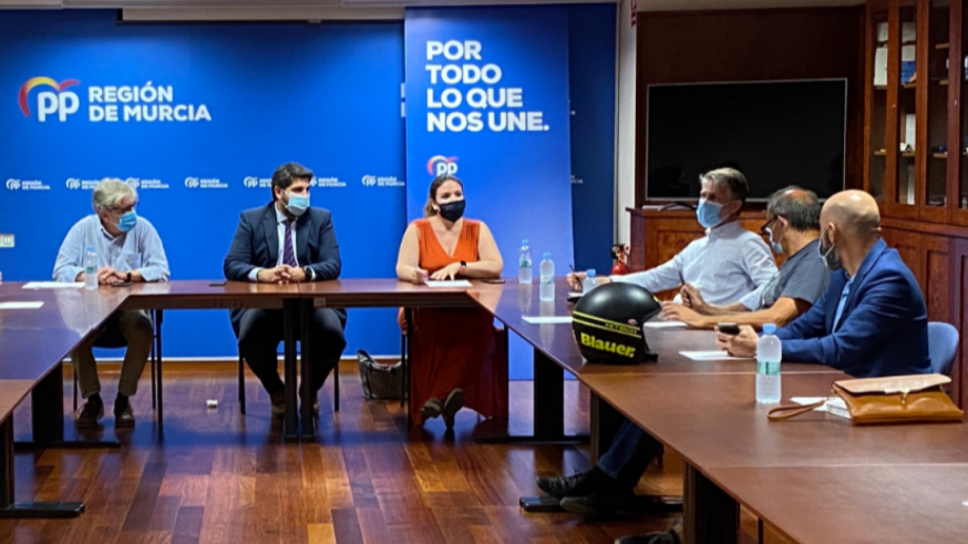 Reunión mantenida entre López Miras y la consejera Esperanza Moreno con representantes de la concertada