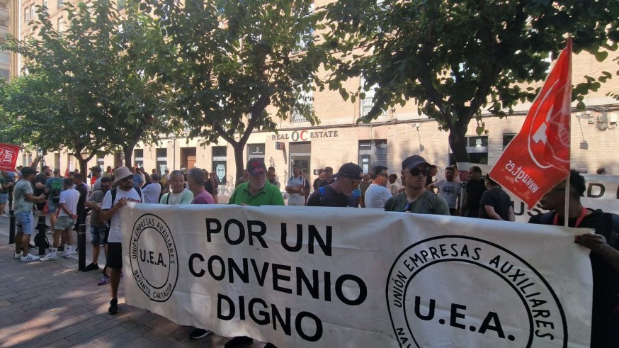El sector del metal se concentra ante la sede del Gobierno regional 