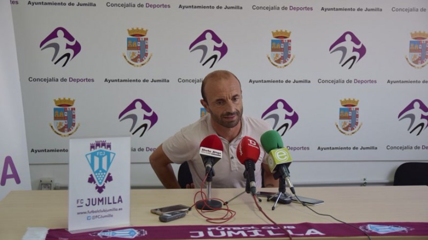 Ángel Cuéllar: "Queremos ganar el partido desde la solidez y la seriedad"