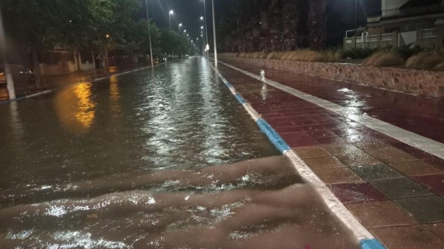 Lluvia la pasada noche en Los Alcázares. Foto: Víctor Moreno