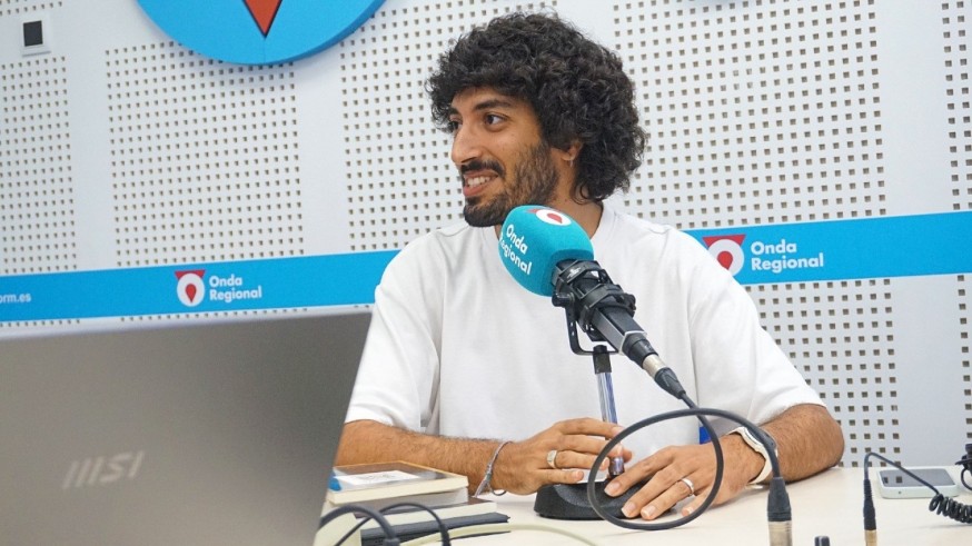 Las que faltaban. Con Amal Conesa hablamos de Rosa Berbel y su poemario 'Los planetas fantasma'