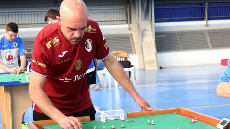 Carlos Flores, el murciano que reina en el fútbol de mesa