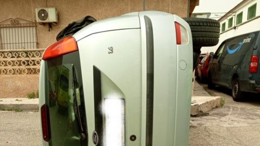 Un hombre de 47 años resulta herido al chocar su coche con una furgoneta en la pedanía murciana de Cabezo de Torres