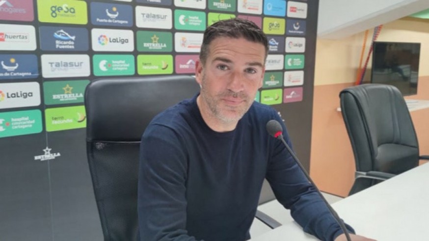 Luis Carrión en rueda de prensa. FOTO: F C Cartagena.