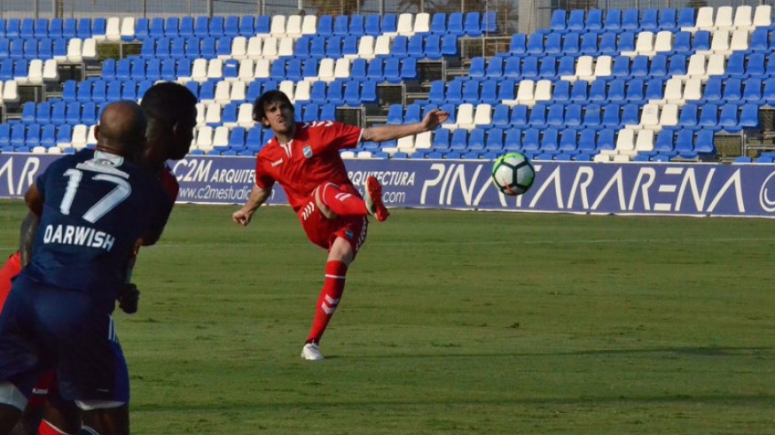 Eugeni, una de las últimas incorporaciones, en el amistoso ante el Baniyas (foto: Lorca FC)