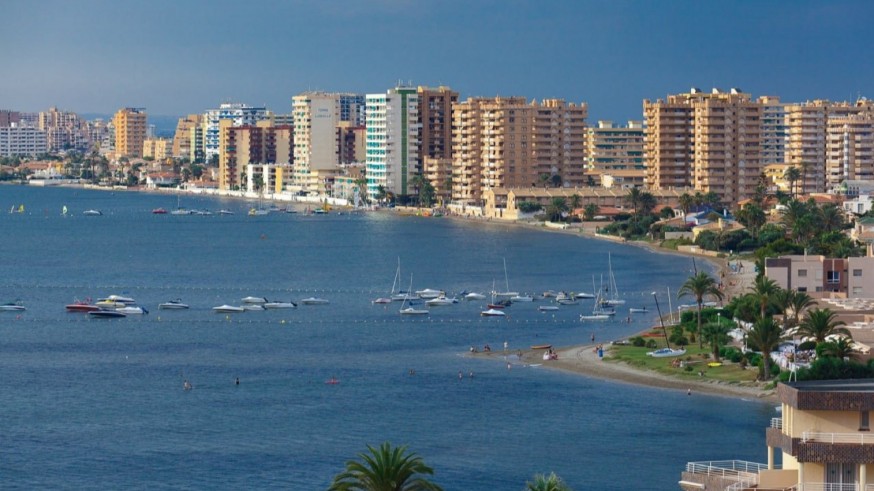 PP y Vox modificarán en la Asamblea la iniciativa del PSOE sobre la moratoria urbanística del Mar Menor