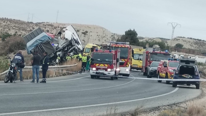 Dos fallecidos tras el choque frontal entre dos camiones en Fortuna