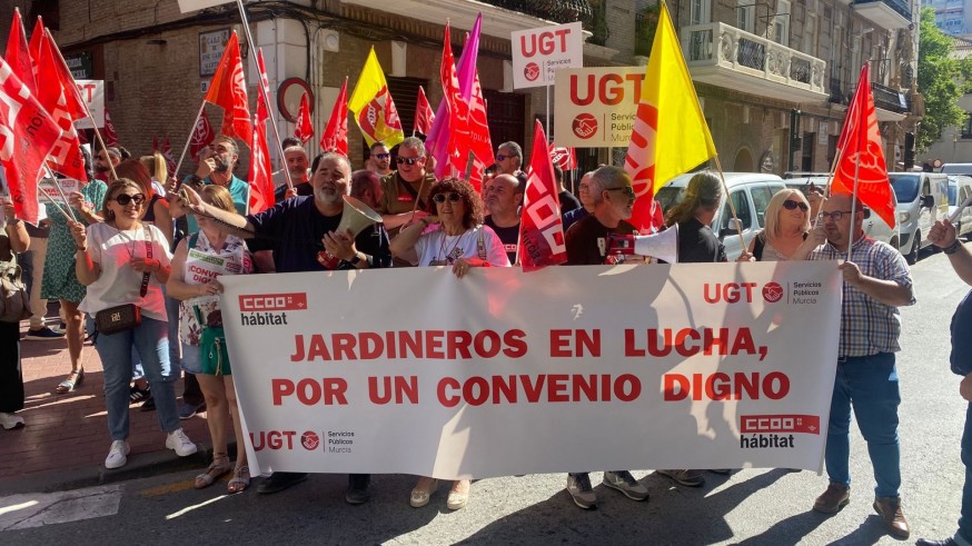 Protesta sindical en defensa de los trabajadores de jardines