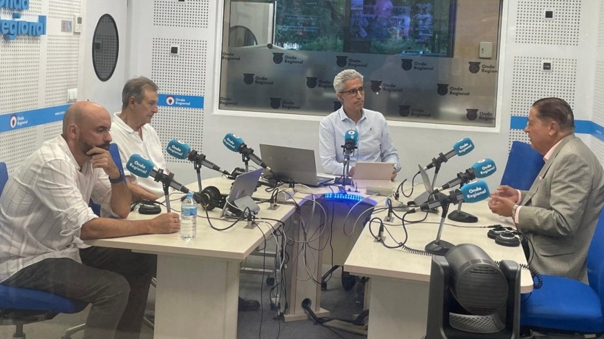 Pedro de los Santos, Pepe Ruiz y Juanjo Pelegrín analizan las noticias del día en Onda Regional de Murcia