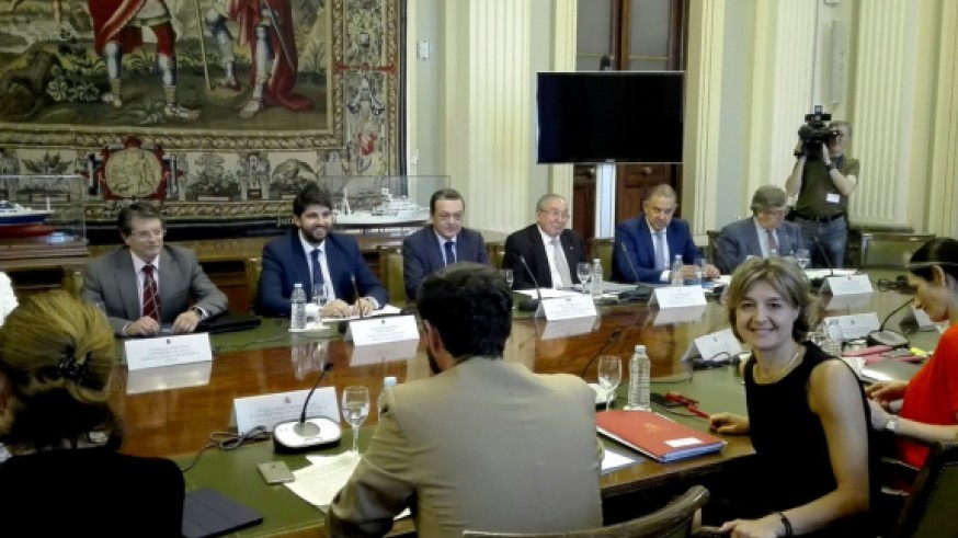 López Miras y regantes se reúnen con la ministra de Agricultura Isabel García Tejerina el pasado mes de junio