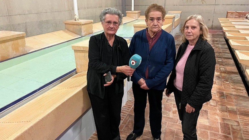 Con Claudio Caballero y Nati, Trini y Maruja, vecinas de Abanilla, hablamos del lavadero público de esta localidad en Paisajes y paisanajes