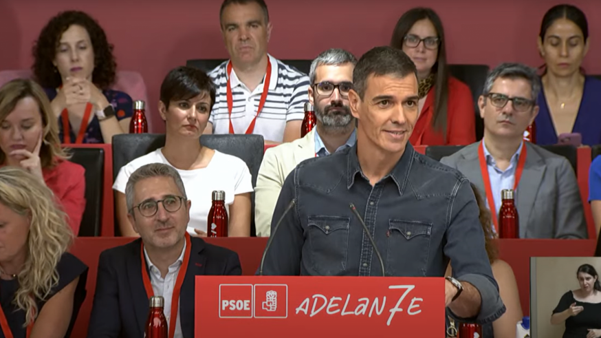Pedro Sánchez: "El capitán no se desentiende cuando viene mala mar"