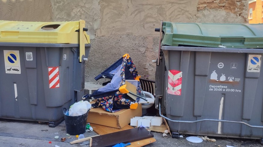 El partido socialista municipal denuncia la acumulación de basura en las calles de las pedanías murcianas