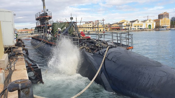 El submarino S-81 supera con éxito el arranque de sus motores diésel