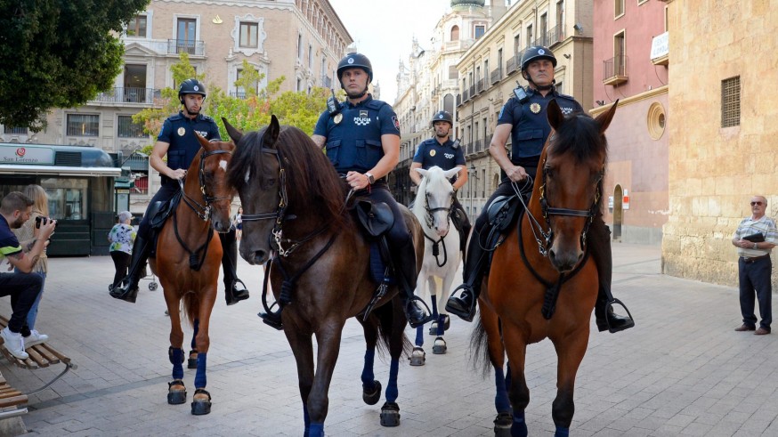 La Policía Local de Murcia estrena la Unidad Especial de Caballería