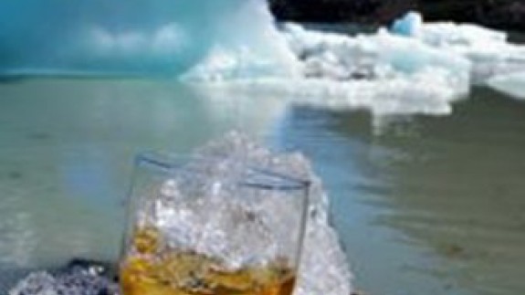 VIVA LA RADIO. Yo estuve allí. Miguel Mª Delgado: Degustar un whisky con hielo milenario de un glaciar... sabe diferente