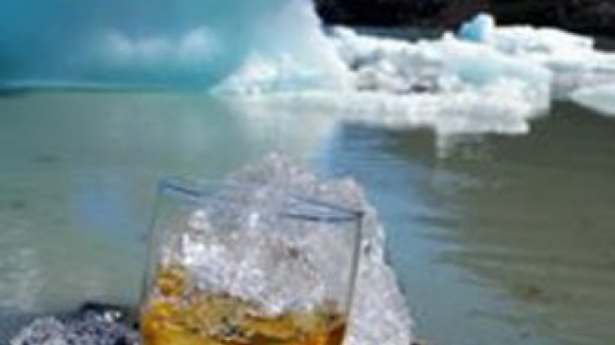 VIVA LA RADIO. Yo estuve allí. Miguel Mª Delgado: Degustar un whisky con hielo milenario de un glaciar... sabe diferente